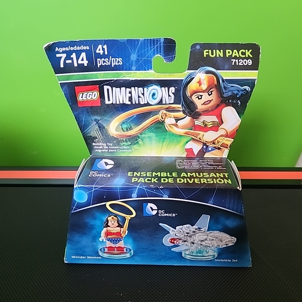 LEGO Dimensions Wonder Woman Pack with Blue and Red Accents